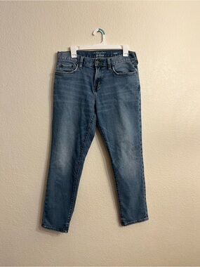 Banana Republic Men's light wash Blue “travel” Jean